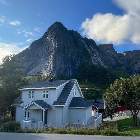 Husly Reine - Your Home With Reinebringen View Buitenkant foto