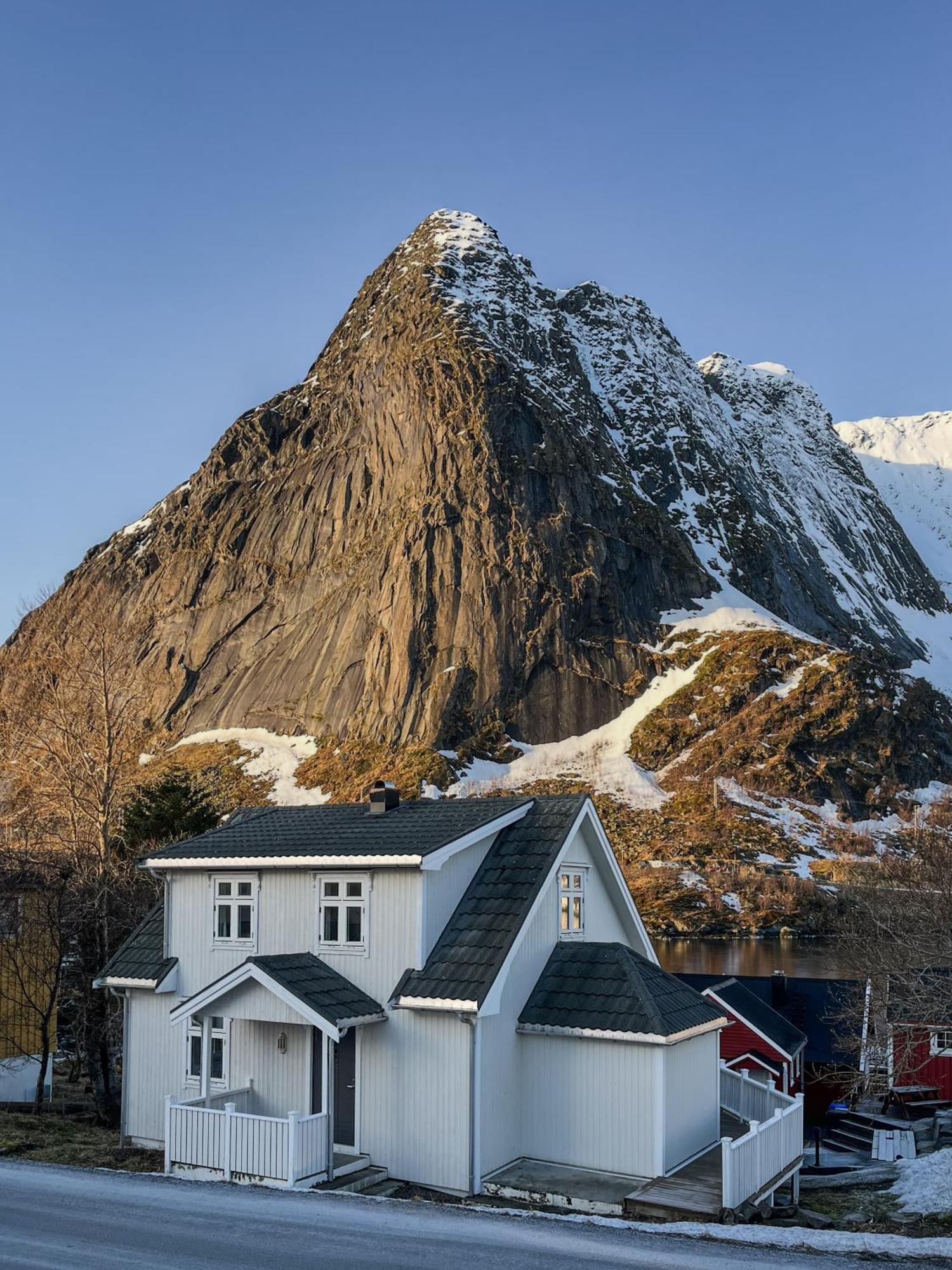 Husly Reine - Your Home With Reinebringen View Buitenkant foto