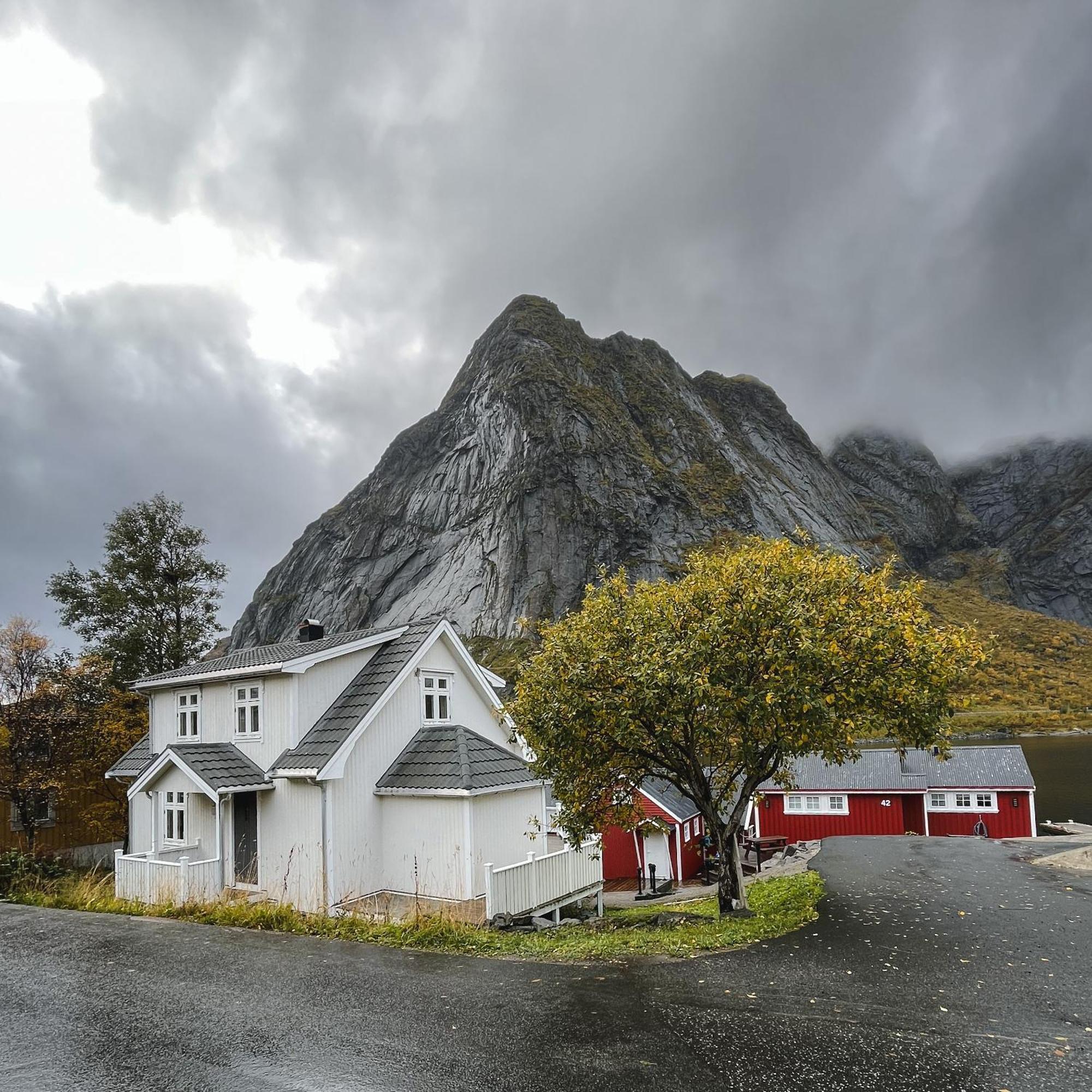 Husly Reine - Your Home With Reinebringen View Buitenkant foto