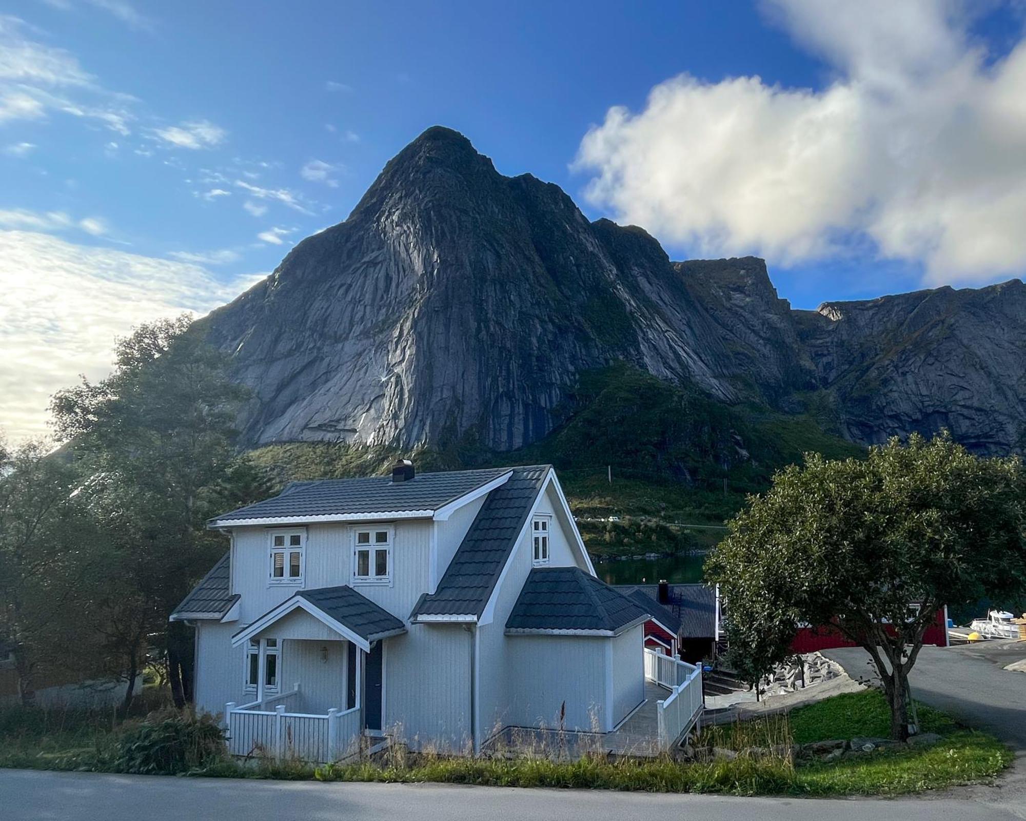 Husly Reine - Your Home With Reinebringen View Buitenkant foto