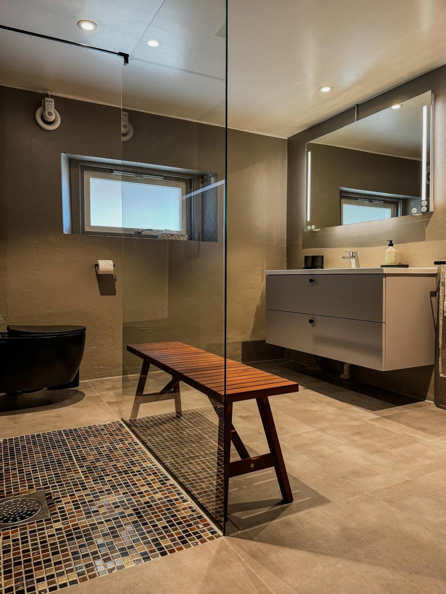 Husly Reine - Your Home With Reinebringen View Buitenkant foto