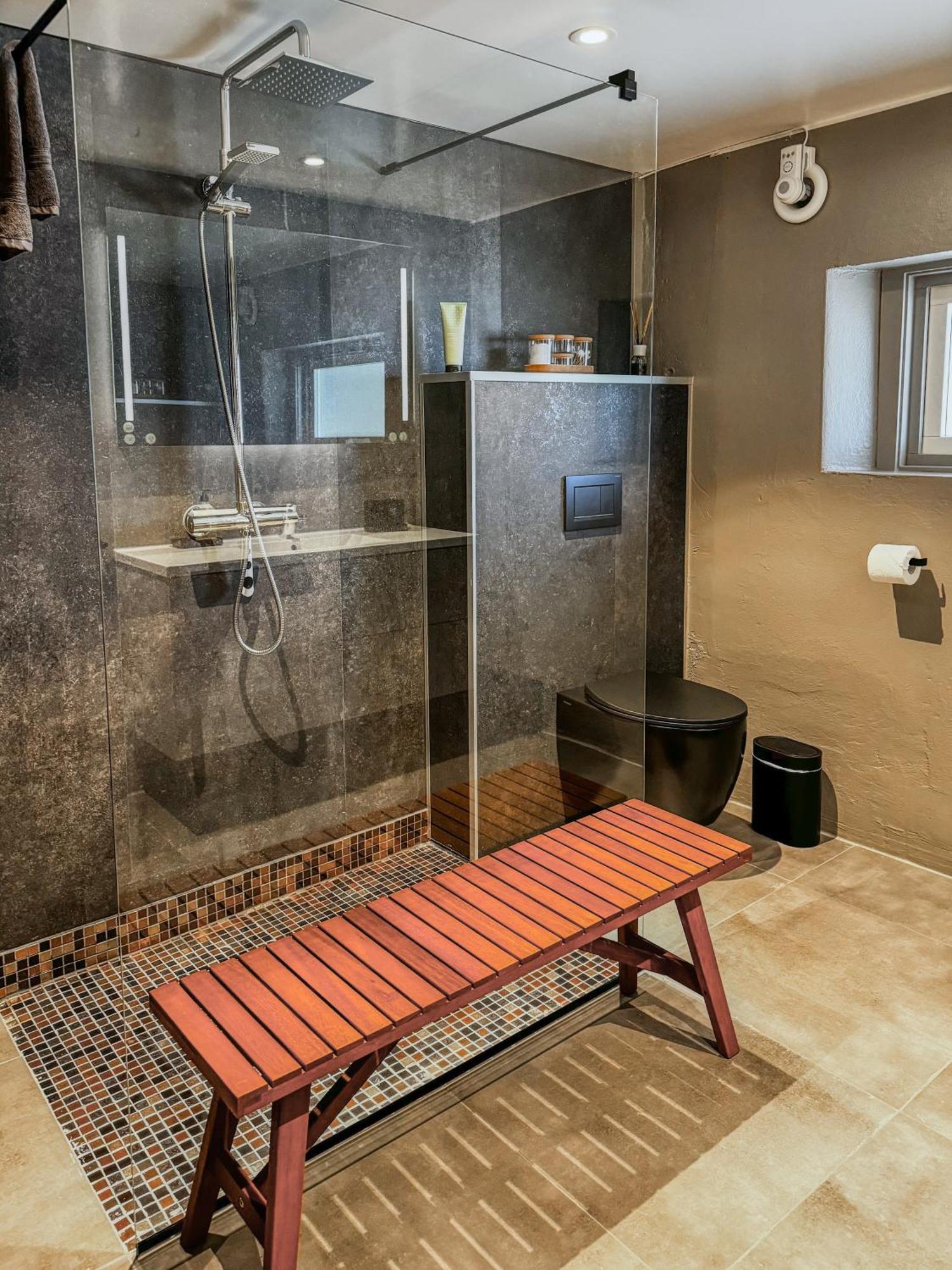 Husly Reine - Your Home With Reinebringen View Buitenkant foto